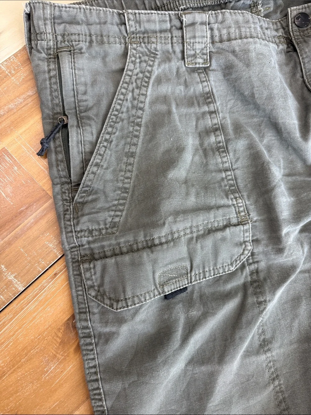 Wrangler Men's Cargo Shorts in Olive